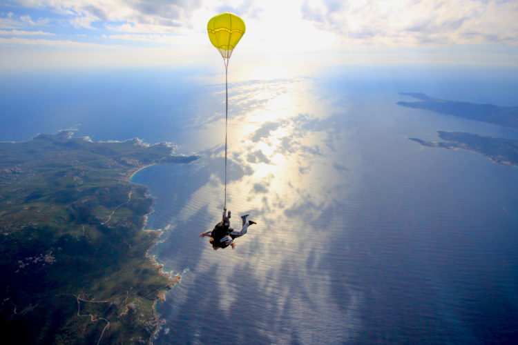Tandem-ecole-parachutisme-chute-Corse.jpg